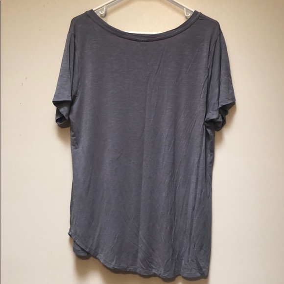 Grey v-neck tee w/ pocket - Picture 2 of 3